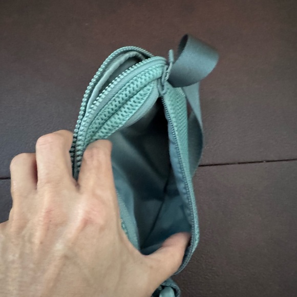 lululemon athletica mint green crossbody belt bag - Picture 5 of 6